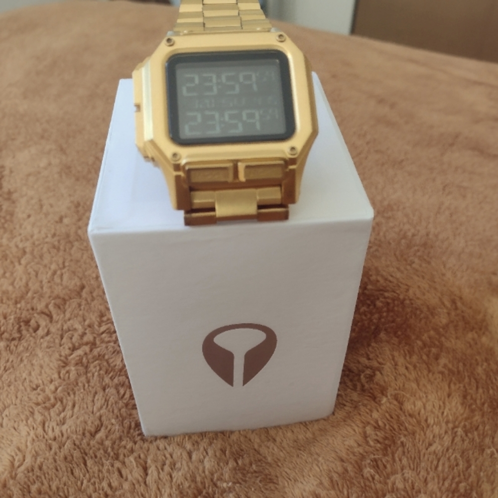 Nixon regulus watch